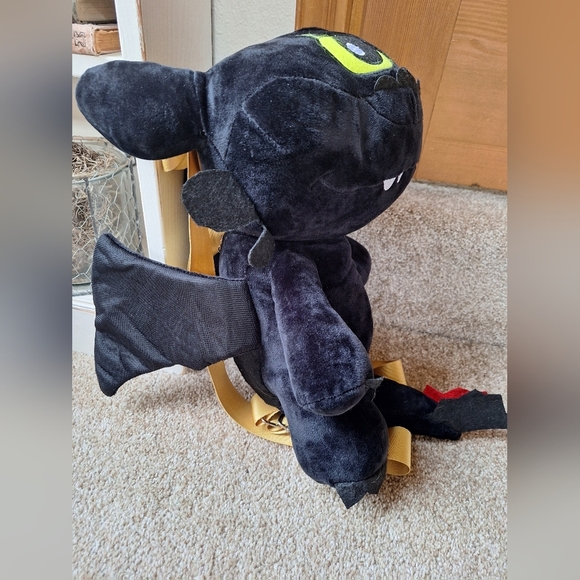 Toothless How to Train Your Dragon Plush Backpack - Picture 3 of 7